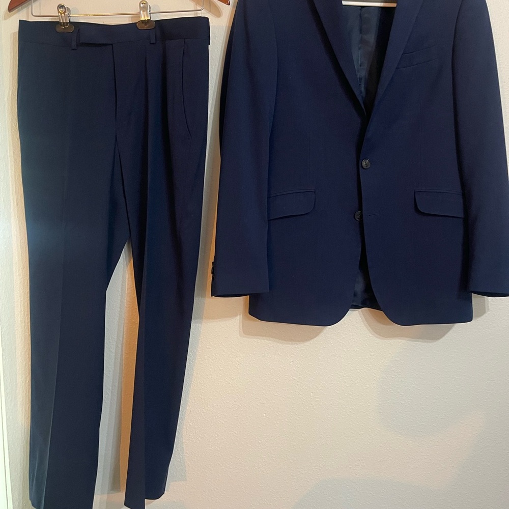 This is a Kenneth Cole suit the jacket is 38 regular and pants are 31x30
